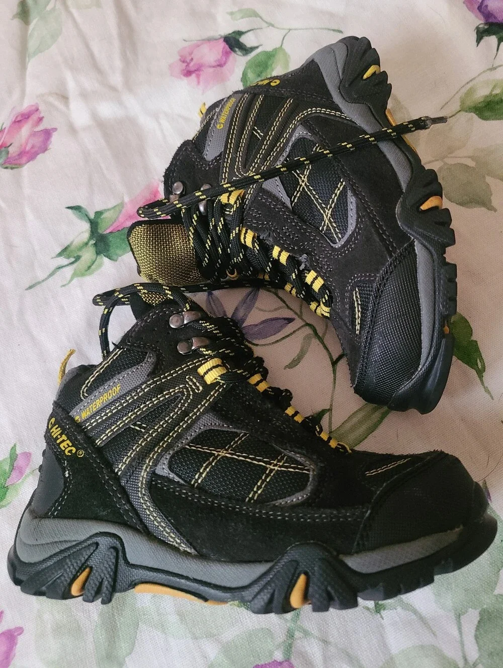 Hi-Tec Waterproof Black and Yellow Kids Hiking Boots Sz 12m Like New